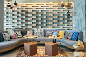 Lobby - Moxy Patra Marina (Patras)