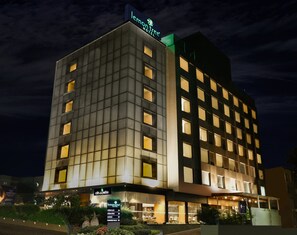 Front of property - Lemon Tree Hotel Viman Nagar Pune (Pune)