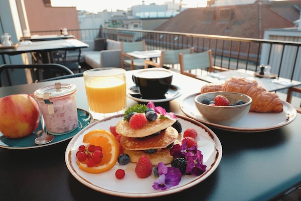 Se ofrece un desayuno bufé todos los días (por un coste adicional)