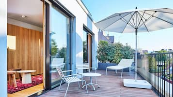 Junior-suite - terrasse | 1 soveværelse, allergivenligt sengetøj, minibar, pengeskab på værelset