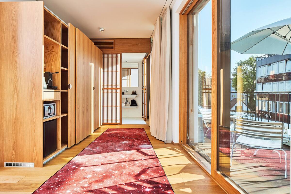 Terrace Club Suite | 1 多间卧室、高档床上用品、迷你吧、客房内保险箱