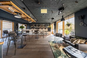 2 bars/lounges - ART HOUSE Basel - Member of Design Hotels (Basel)