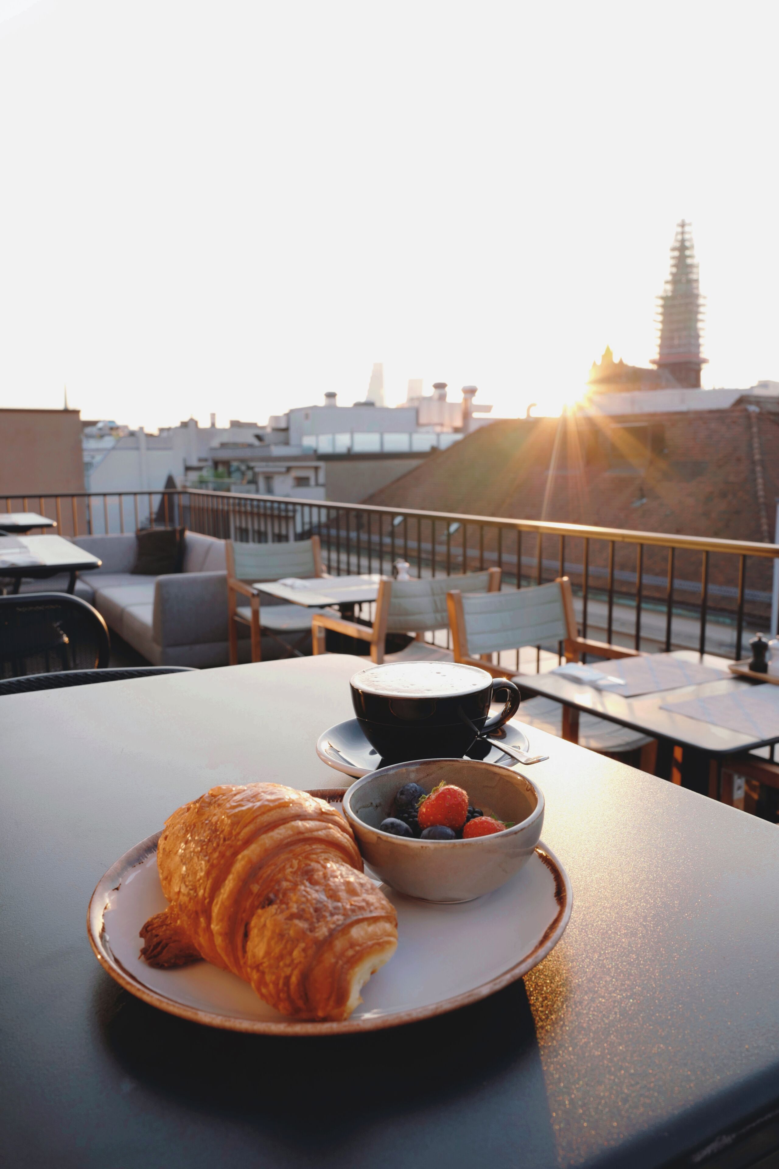 Café da manhã com buffet diário (CHF 25 por pessoa) 