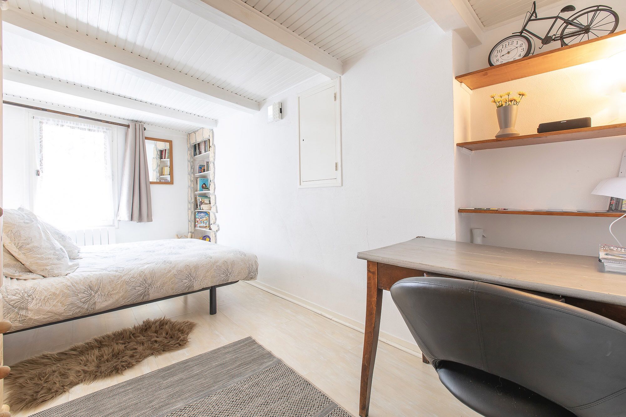 2 bedrooms, in-room safe, desk, soundproofing