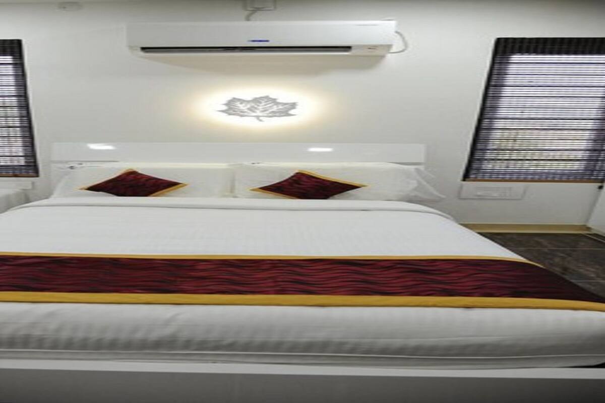 Betten mit Memory-Foam-Matratzen, Zimmersafe, Schreibtisch