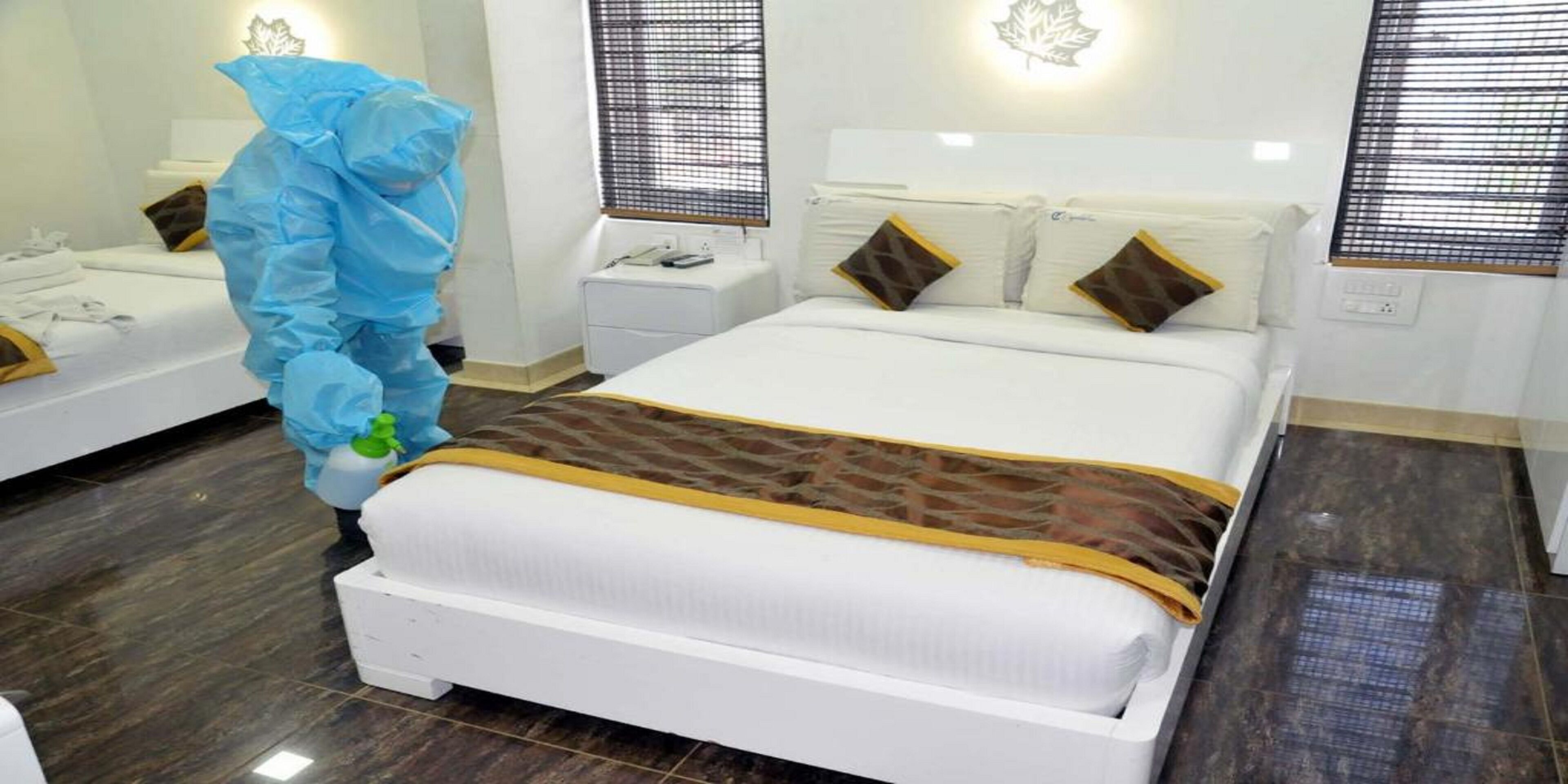 Betten mit Memory-Foam-Matratzen, Zimmersafe, Schreibtisch
