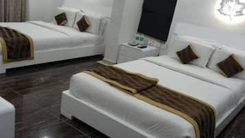Memory foam beds, in-room safe, desk, soundproofing