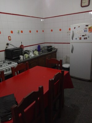 Private kitchen - large apartment in the center of Tucumán rent per day (S.M.de Tucuman)