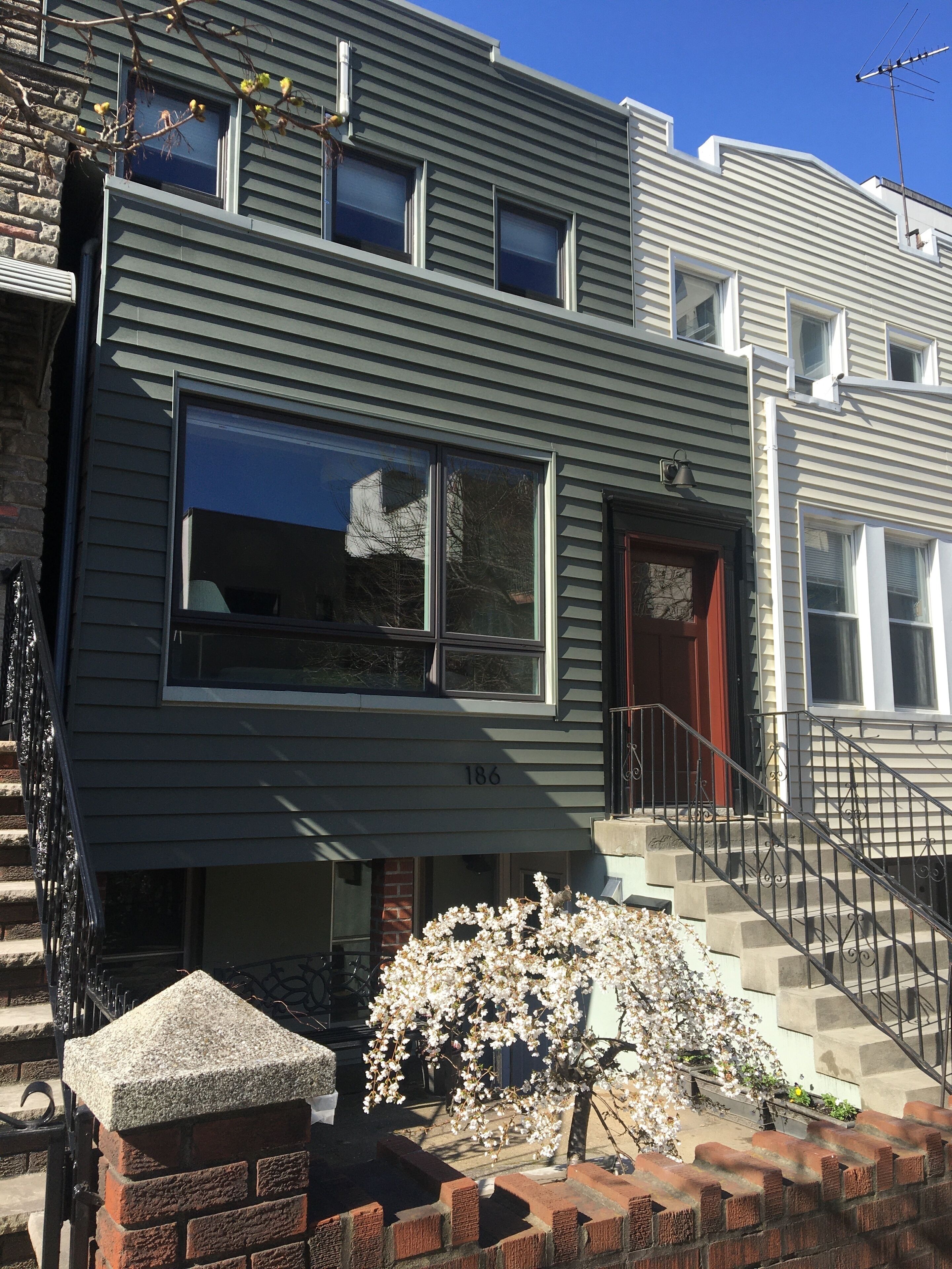 Urban Oasis II - beautiful  house with lots of artsy charm