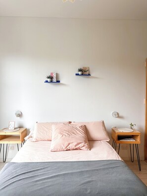 2 chambres, chambres insonorisées, fer et planche à repasser