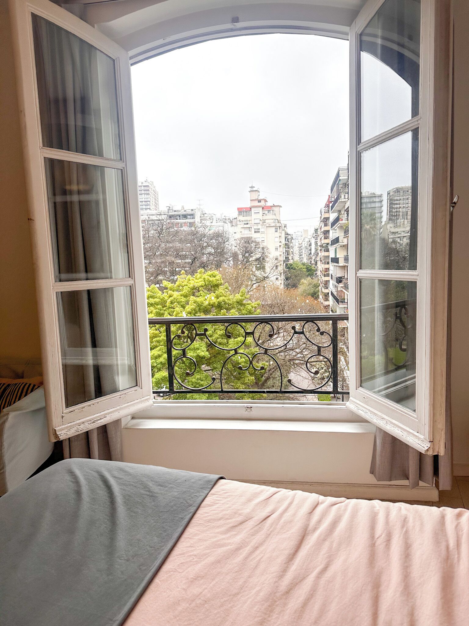 2 chambres, chambres insonorisées, fer et planche à repasser