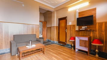 Deluxe Room With Balcony (Mountain View) | 1 間睡房、遮光窗簾/窗簾、隔音、熨斗/熨衫板