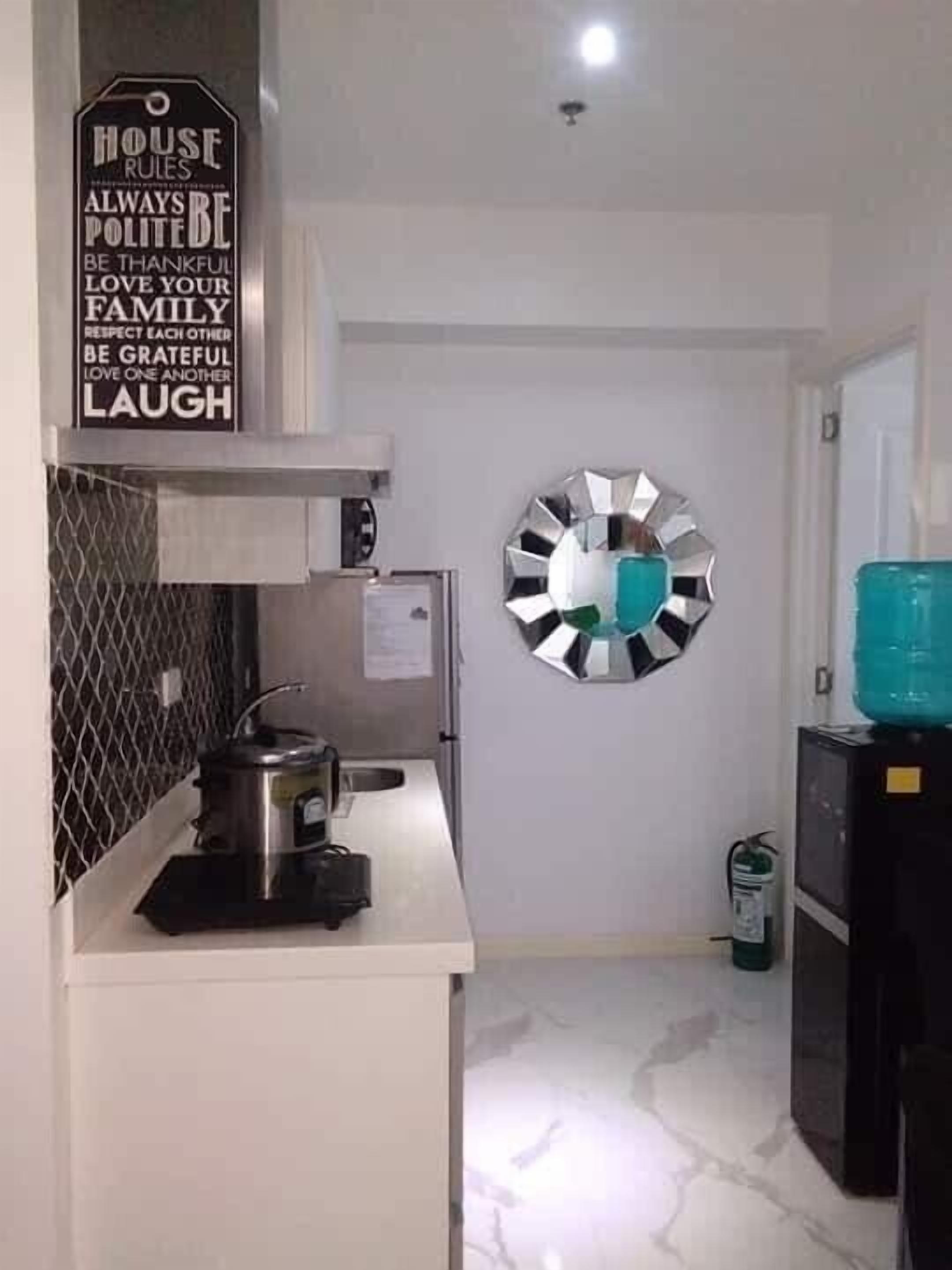 Fridge, microwave, stovetop, electric kettle