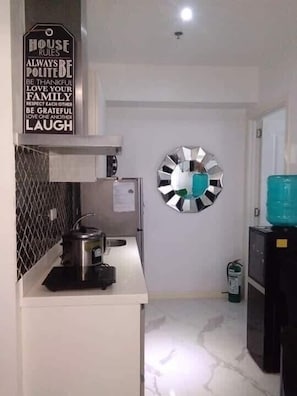 Fridge, microwave, stovetop, electric kettle - Azure Paris Hilton Beach Resort & Residences @ 1932 Maui Tower (South Paranaque)