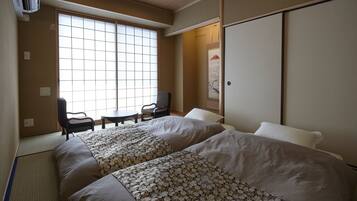 2 bedrooms, desk, iron/ironing board, travel crib