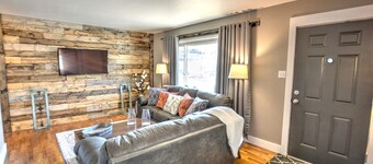 Newly Renovated 3 Bed/1 Bath - Old Colorado City, Downtown, & Garden of the Gods