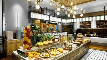 Desayuno buffet (JPY 2500 por persona)