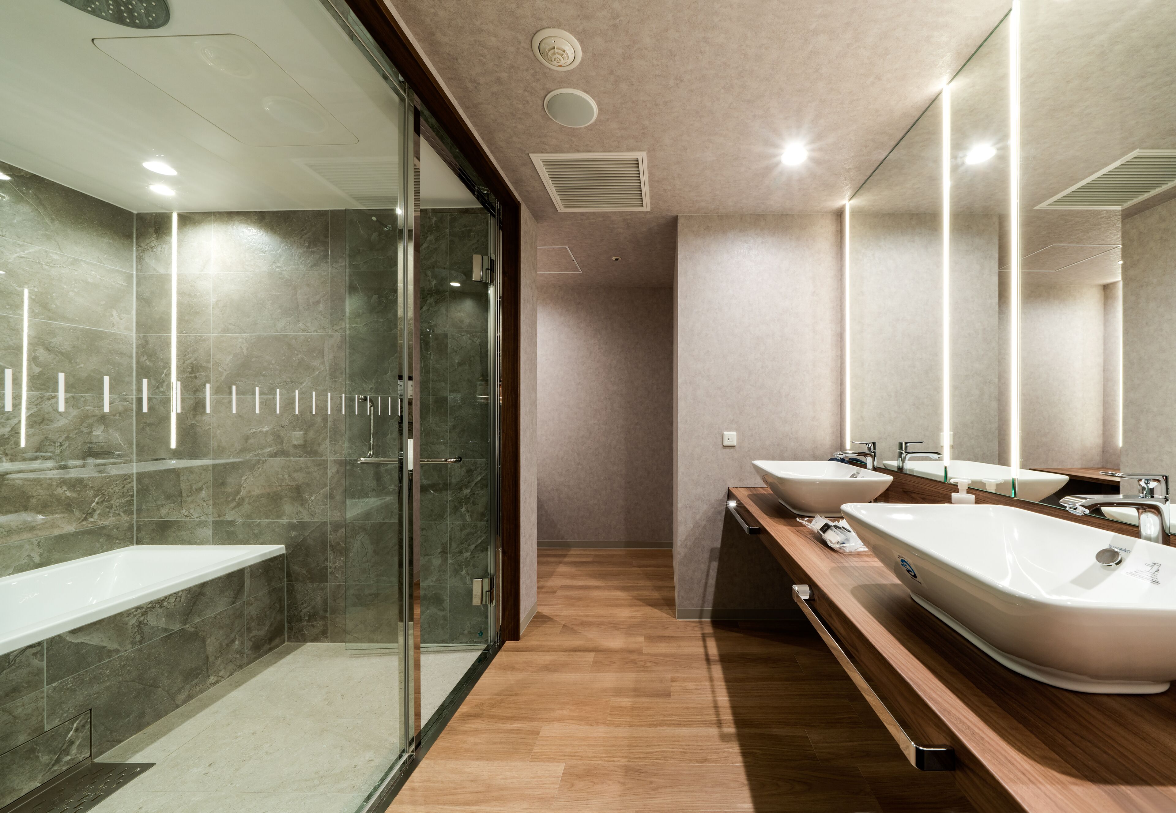 separate bathtub and shower, deep-soaking bathtub, free toiletries