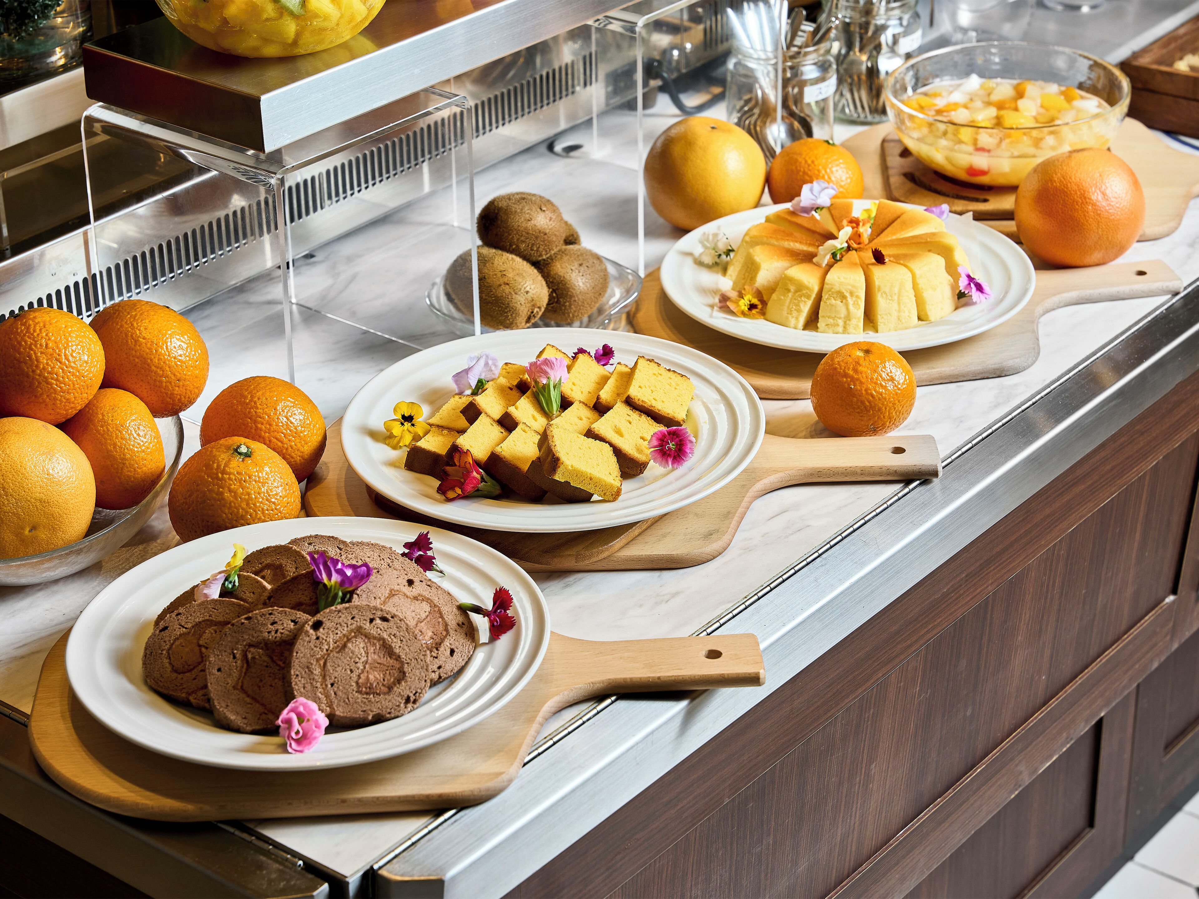 daily buffet breakfast (jpy 2500 per person)