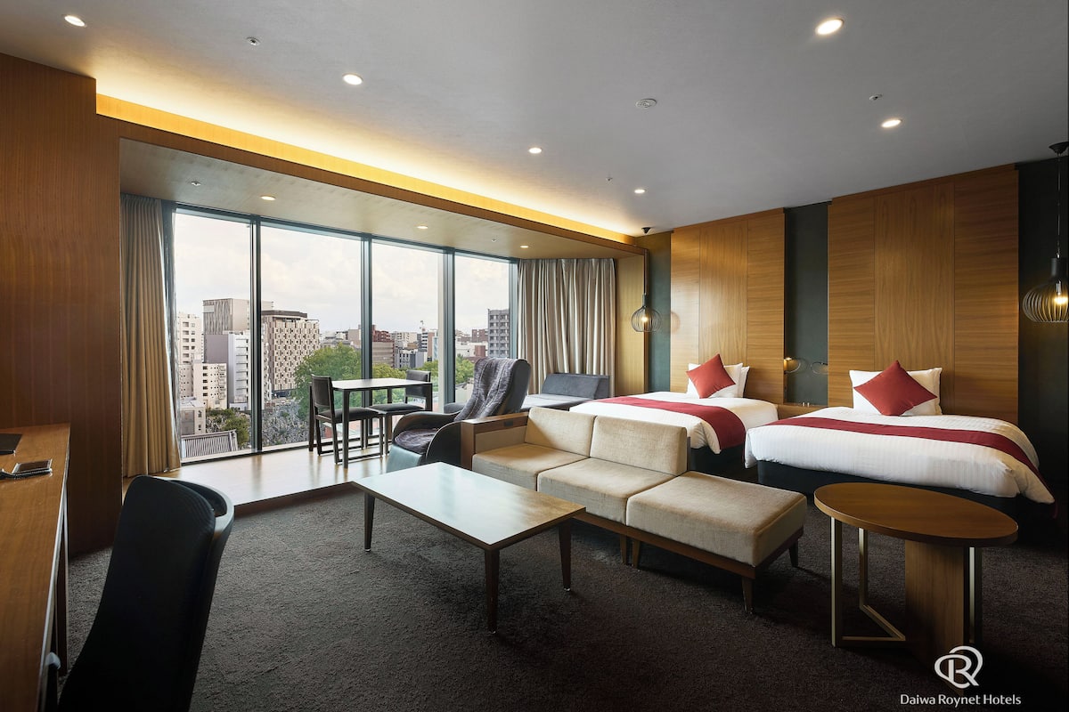 Junior Suite, Non Smoking (For 5 guests) | Premium bedding, down duvets, in-room safe, blackout curtains