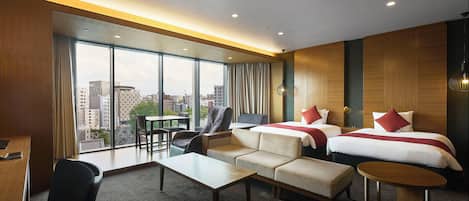 Suíte júnior, para não fumantes (For 5 guests) | Roupas de cama premium, edredons de pluma, cofres nos quartos