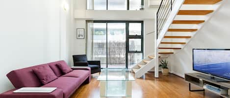 Apartamento, 1 quarto (603) | Área de estar | Smart TV