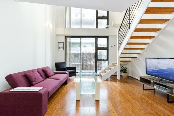 Living area - Darlinghurst Popular Apartments (Surry Hills)