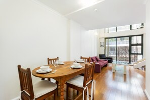 Apartment, 1 Bedroom (603) | In-room dining - Darlinghurst Popular Apartments (Surry Hills)