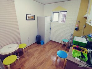Basic Shared Dormitory, Men only (8 people) | Room amenity - Daejeon Guesthouse Sky Garden - Hostel (Daejeon)