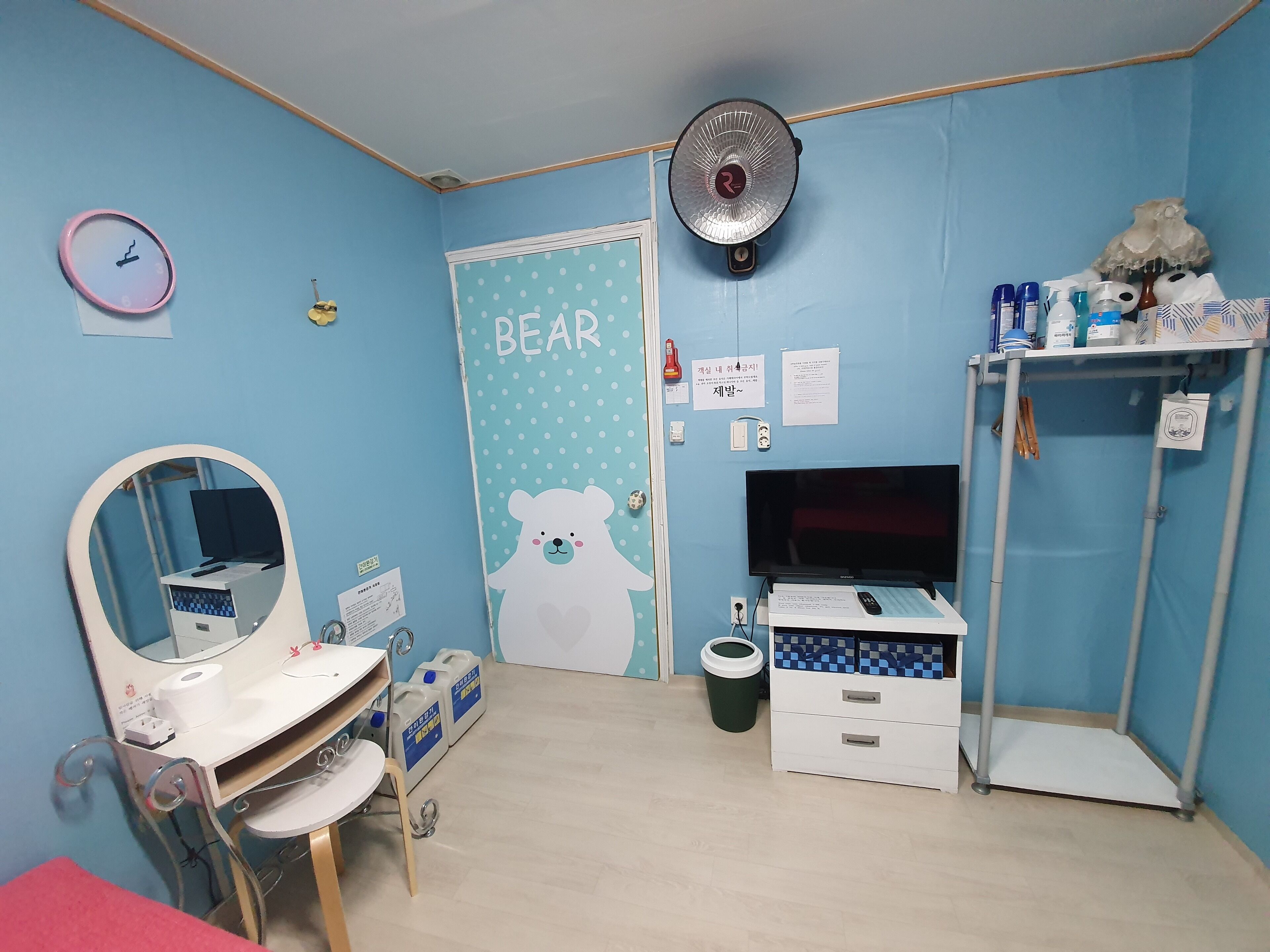 Twin Room | Laptop workspace, soundproofing, iron/ironing board, free WiFi
