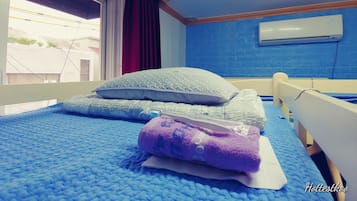 Gemeinsamer Basic-Schlafsaal, Nur Männer (8 people) | Laptopgeeigneter Arbeitsplatz, schallisolierte Zimmer