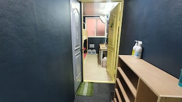 Familienzimmer | Laptopgeeigneter Arbeitsplatz, schallisolierte Zimmer