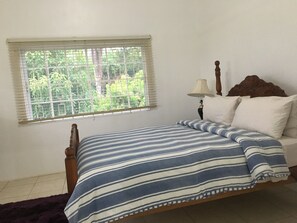 1 bedroom, desk, iron/ironing board, free WiFi - Cozy Retreat on board (St James)