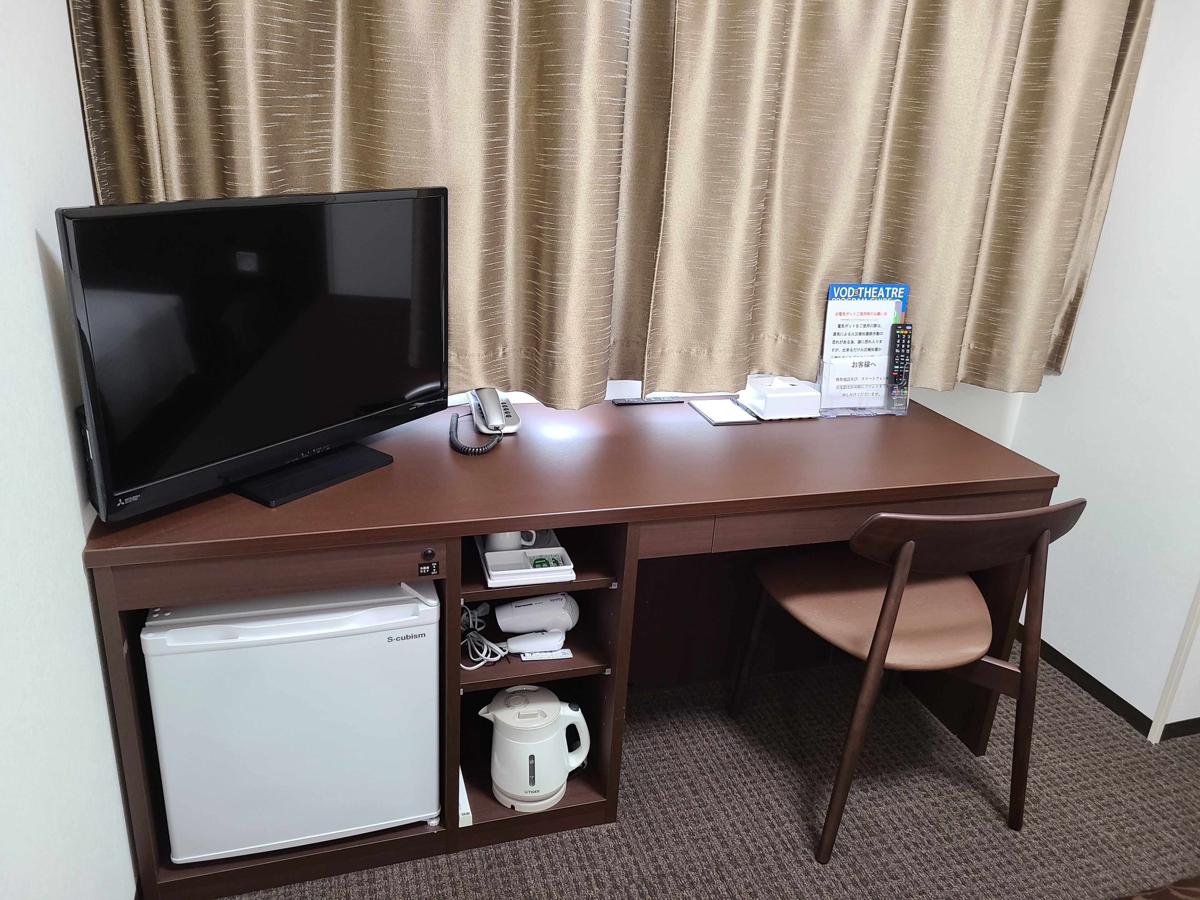 1 bedroom, down duvets, desk, blackout curtains