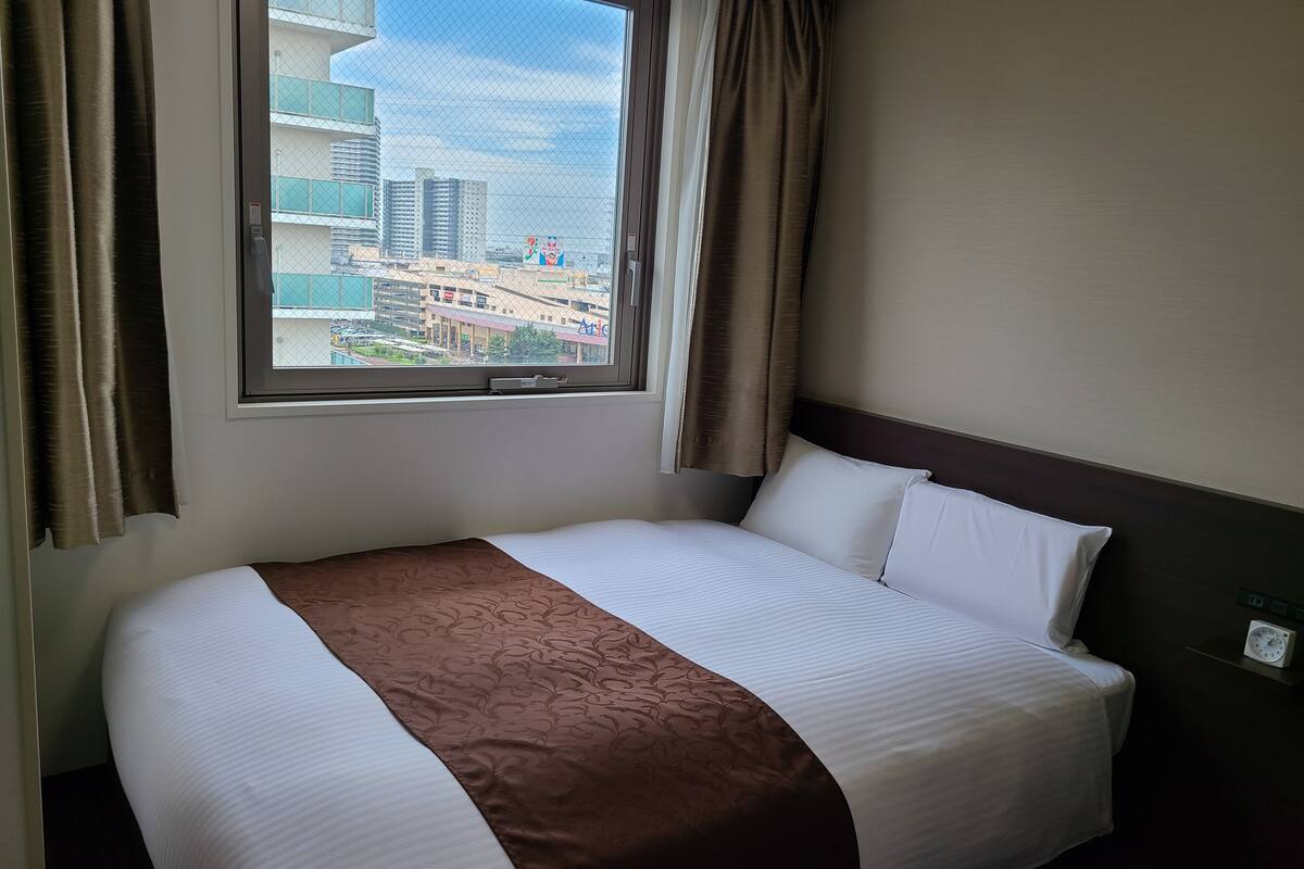 Double Room | 1 bedroom, down comforters, desk, blackout drapes