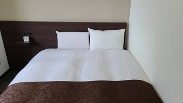 Double Room | 1 bedroom, down comforters, desk, blackout drapes