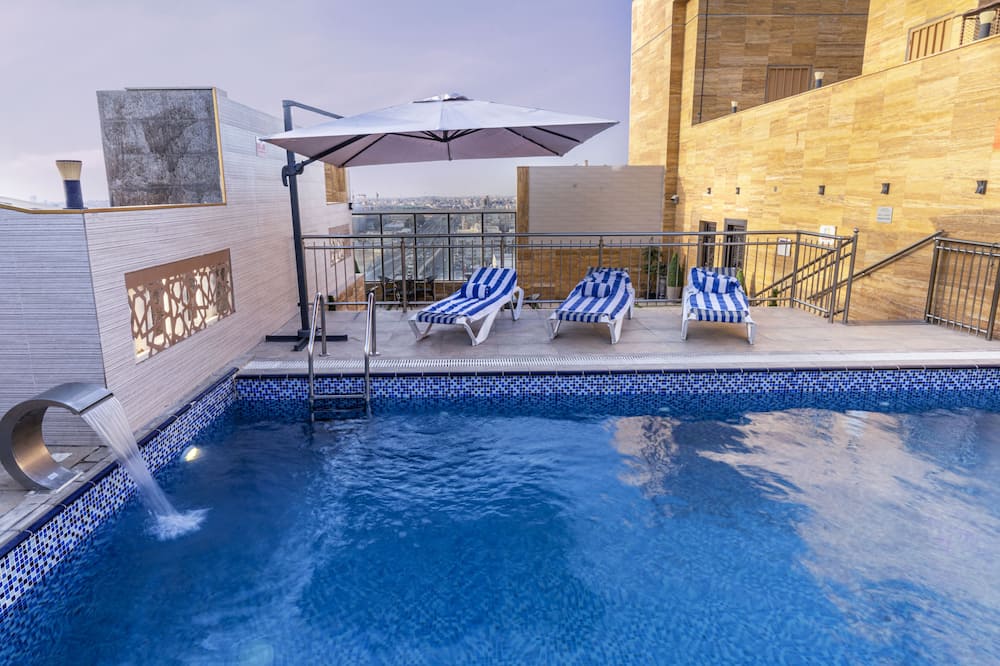 Iridium 70 Hotel