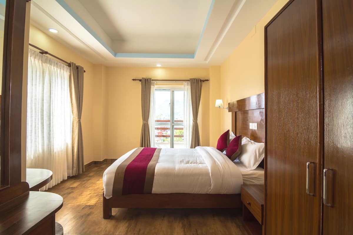 Deluxe Single Room, 1 Double Bed, Balcony, Mountain View | Blackout drapes, soundproofing, iron/ironing board (on request)