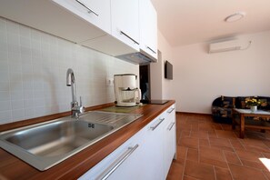 Apartment, 2 Schlafzimmer (774) | Eigene Kochnische | Kühlschrank, Herdplatte, Wasserkocher mit Kaffee-/Teezubehör