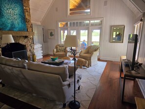 Smart TV, fireplace, DVD player, books