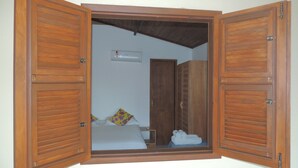 A room with a bed, a wardrobe, and a window with wooden shutters. - Our House in Jeri 1 (Jijoca de Jericoacoara)