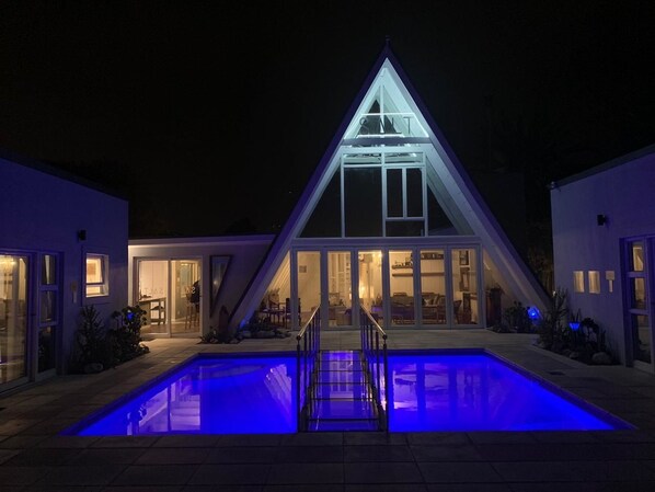 Fassade der Unterkunft – Abend/Nacht