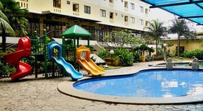 Kolam renang outdoor