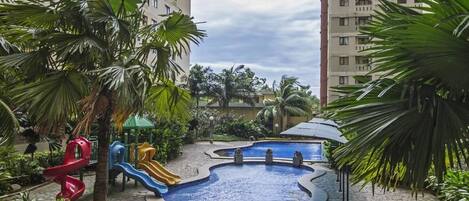 Kolam renang outdoor