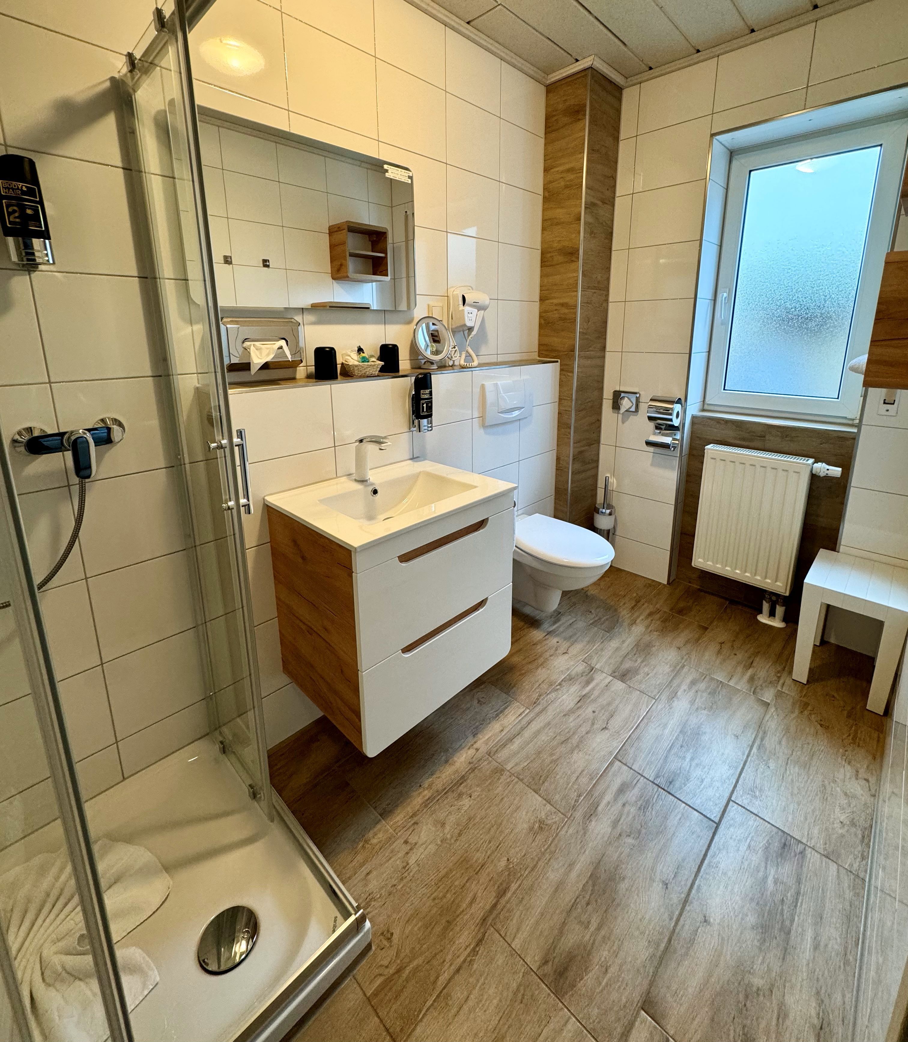 Comfort Double or Twin Room, 1 King Bed, Canal View | Bathroom