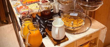 Free daily buffet breakfast
