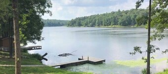 2 Bedroom Lakefront Cabin with Hot Tub!