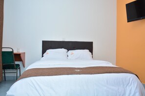 In-room safe, desk, rollaway beds - Sunway Hotel Nairobi - YOHOH (Nairobi)