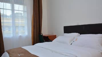 Quarto casal luxo | Cofres nos quartos, escrivaninha, camas extras/dobráveis (sobretaxa)