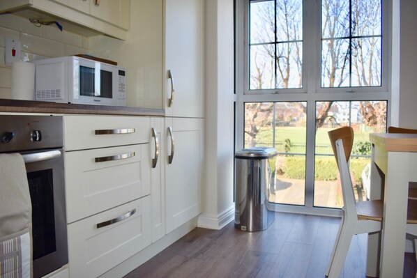 2 多间卧室、熨斗/熨衣板、免费 WiFi、床单